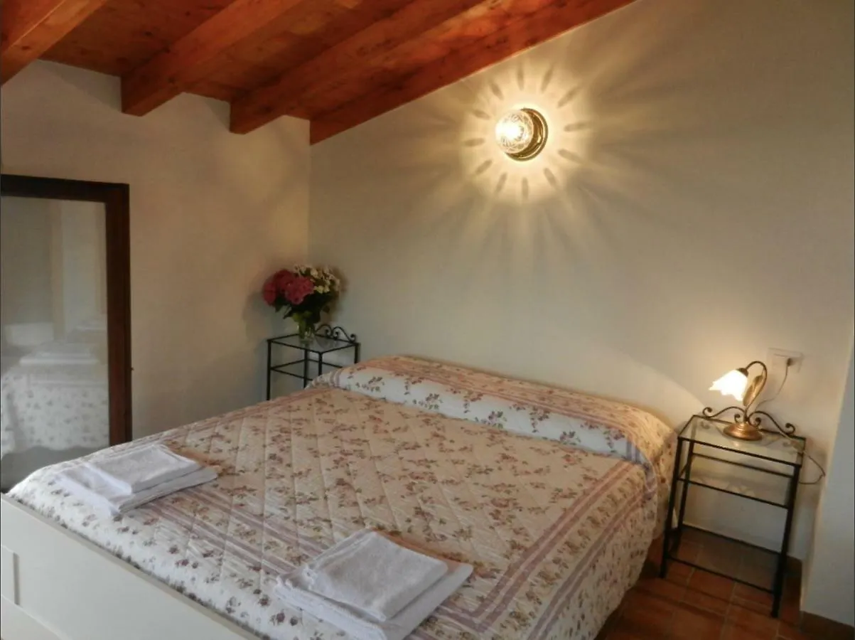 Agriturismo Madonna Dei Ceppi Lezzeno Farm stay