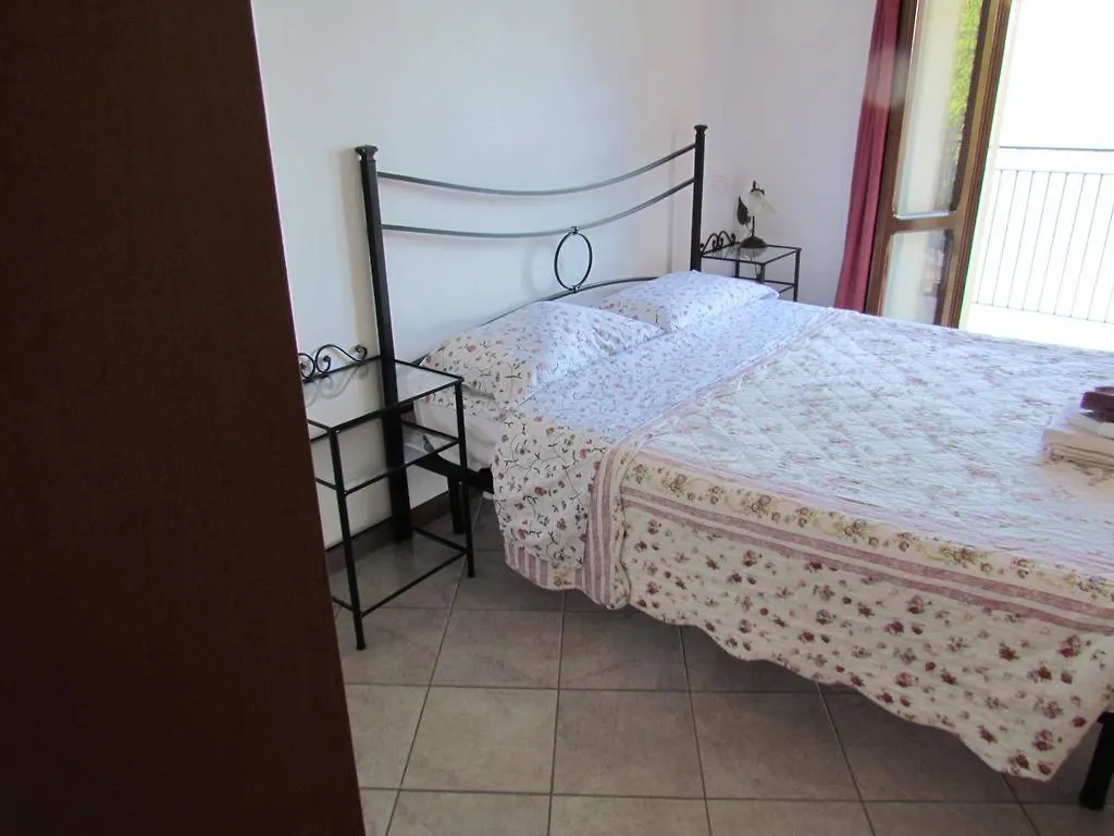 Agriturismo Madonna Dei Ceppi Lezzeno 0*,